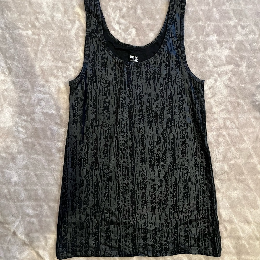 Black fitted tank top